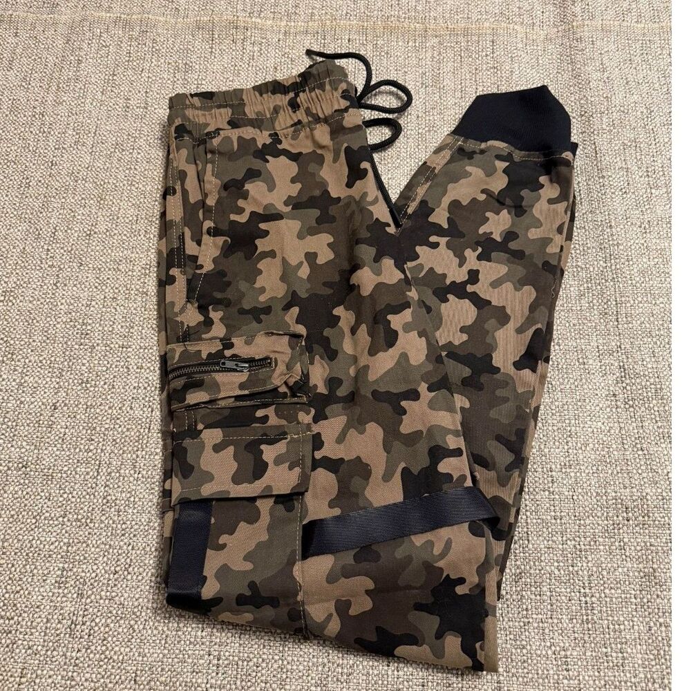 Rolling Papers Women's Camo Cargo Joggers Small